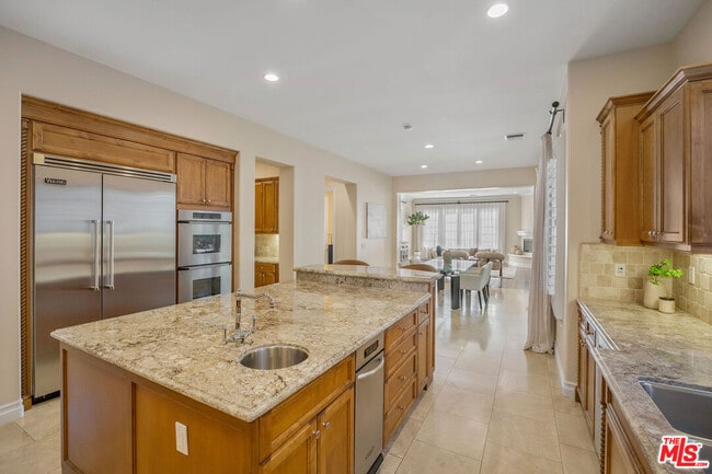 Building Photo - 25420 Prado De Azul