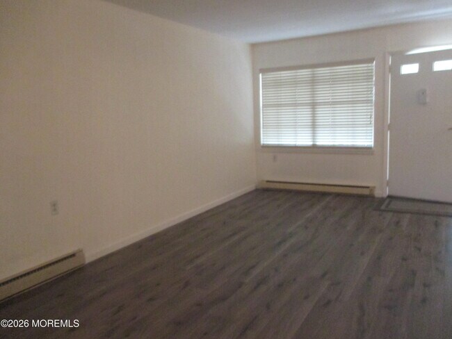 Building Photo - 363B Chesterfield Ct