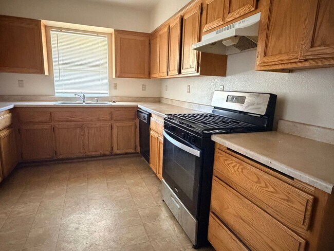 Building Photo - 8449 Viburnum Ave