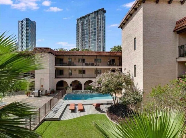 Building Photo - 505 W 7th St