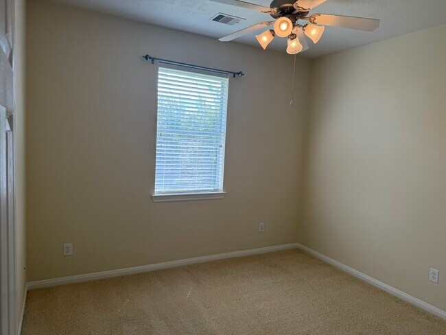 Building Photo - 21406 Avalon Queen Dr