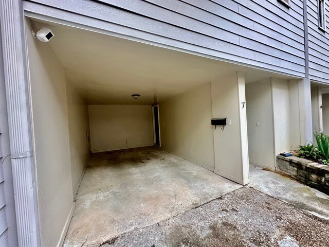 Building Photo - 835 Glendale Ter NE