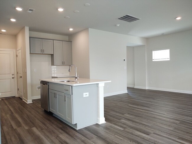 Building Photo - Beautiful, Pristine move in ready home loc...