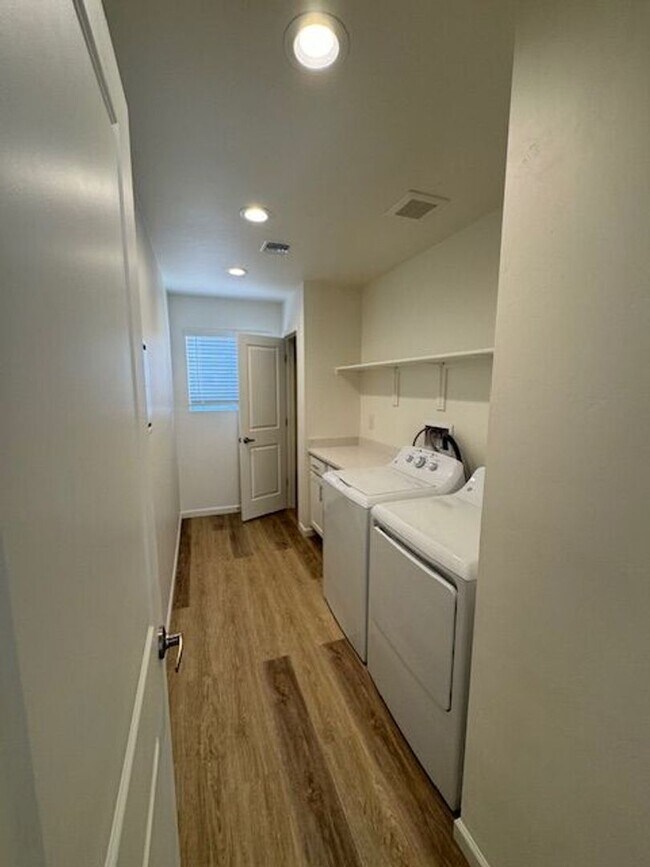 Building Photo - 2445 S Clovis Place-