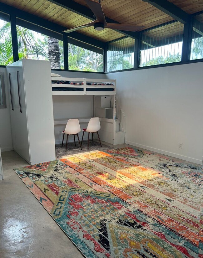 Building Photo - One of a Kind! Furnished 3+ Bedroom 3 Bath...