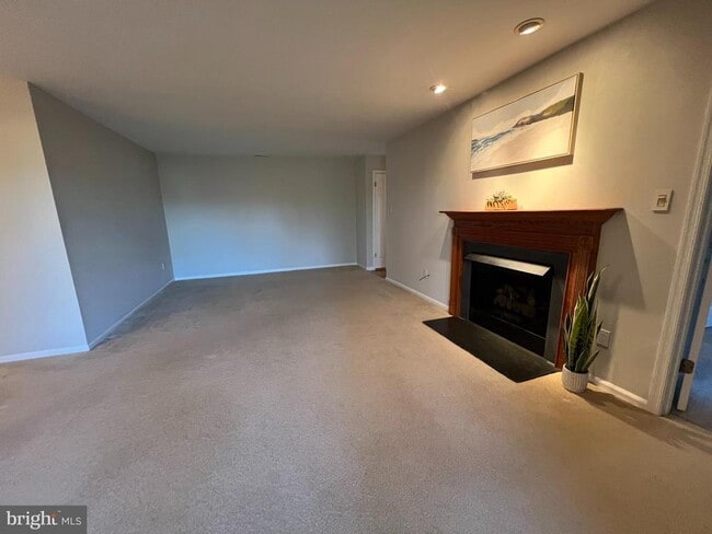 Building Photo - 1701 Mountainview Dr