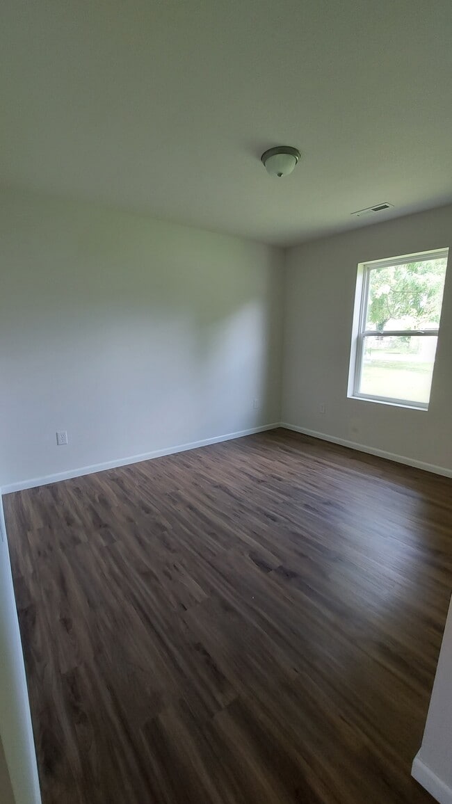 Building Photo - 1010 S Singleton