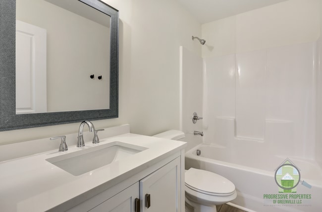 Building Photo - 107 Lyman Lodge Rd