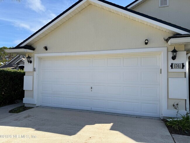 Building Photo - 1701 Covington Ln