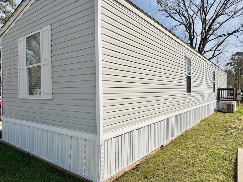 Building Photo - 130 Janice St