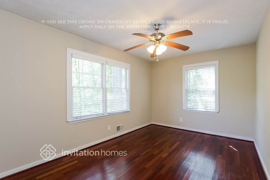 Building Photo - 215 Simpson Dr NE