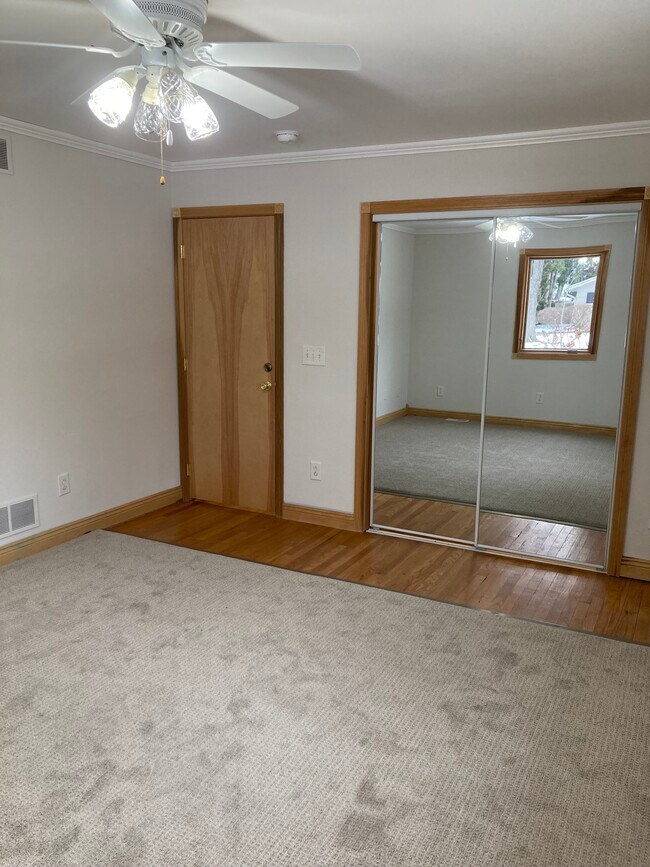 Building Photo - 2401 Bristol Rd