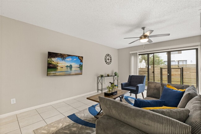 Building Photo - 13921 Heritage Club Dr