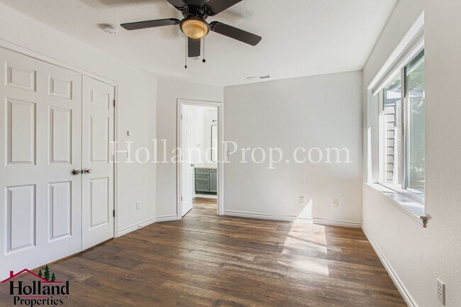 Building Photo - Elegant 3-Bedroom Home Steps from Nature