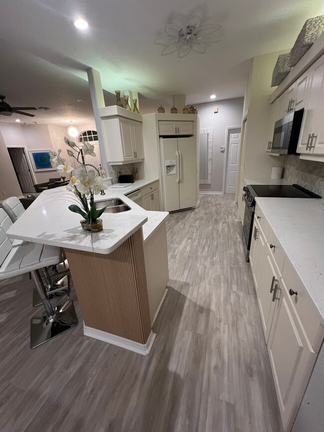 Building Photo - 2024 Calusa Lakes Blvd