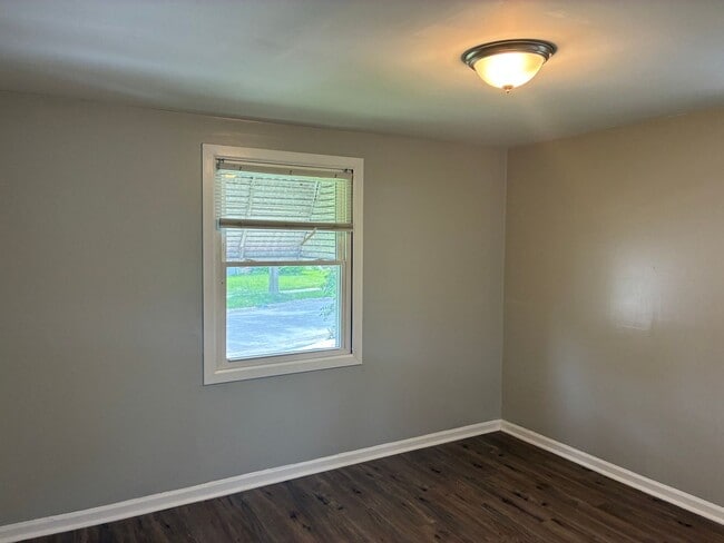 Building Photo - Spacious 3 Bed / 2 Bath Home with Basement & Private Yard