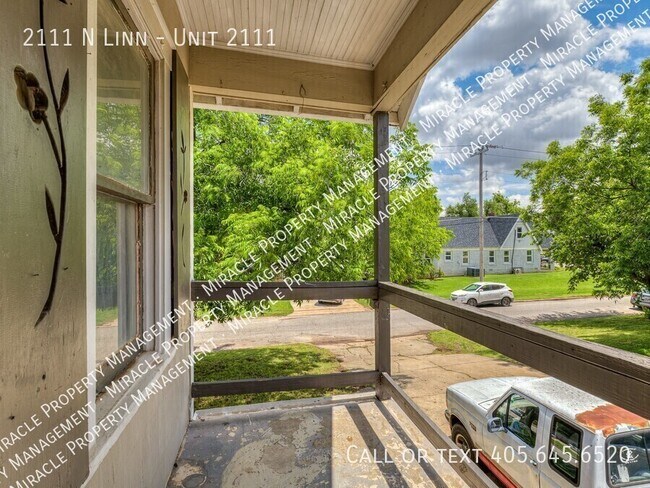 Building Photo - 2111 N Linn-Unit 2111