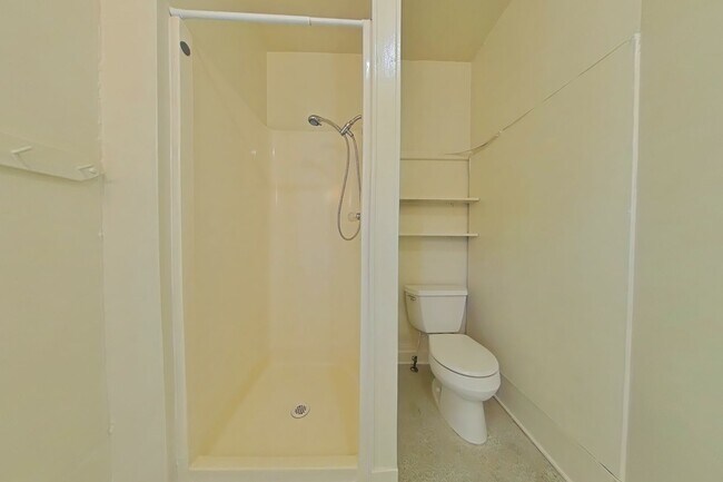 Building Photo - 1 Bedroom Apartment ~ Close to Campus