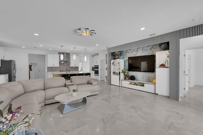 Building Photo - 147 Holly Forest Dr
