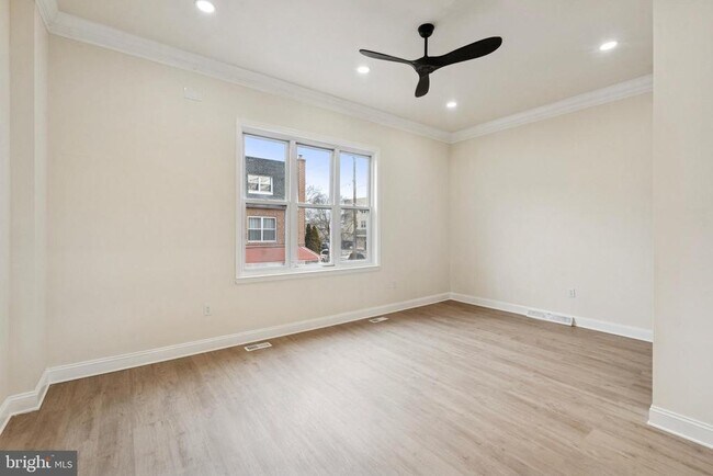 Building Photo - 411 W Shunk St