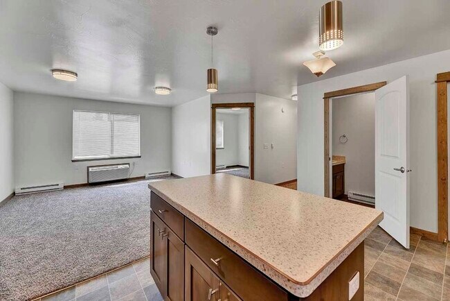 Building Photo - 902 Gibbon St