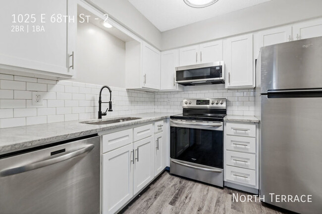 Building Photo - 1025 E 68th St