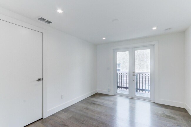 Building Photo - 833 Ardmore Rd