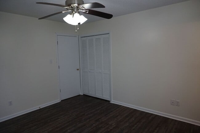 Building Photo - Cozy Two Bedroom 2 Full Bathroom Duplex!
