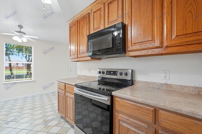 Building Photo - 509 W Cedar St