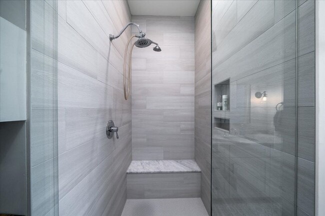 Building Photo - Fully Furnished Home In The Groves