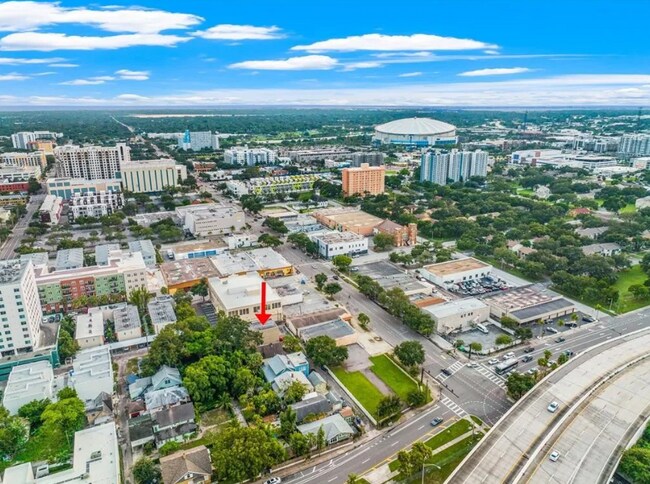 Building Photo - 330 Lang Ct N