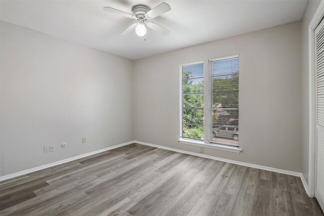 Building Photo - 10831 Sugar Hill Dr