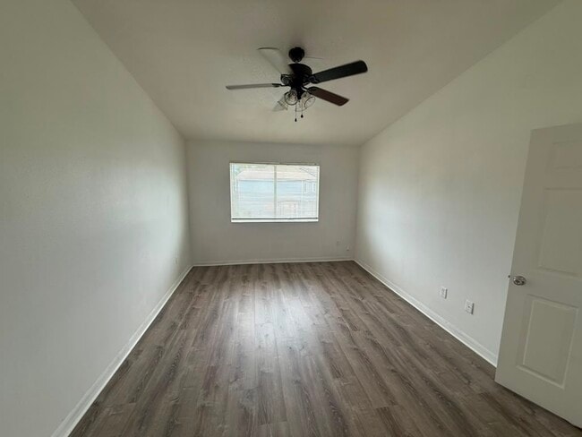 Building Photo - 833 Caribbean Dr