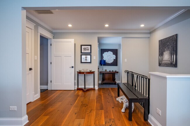 Building Photo - 10 N Pistakee Lake Rd