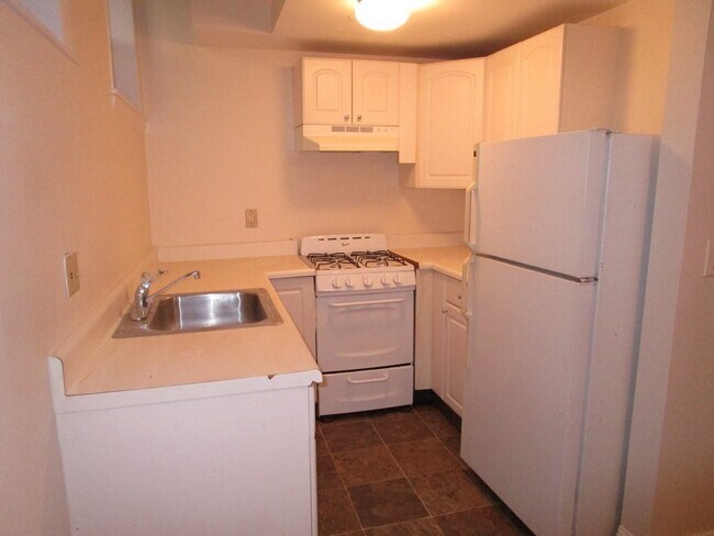 Building Photo - 120 Riverway