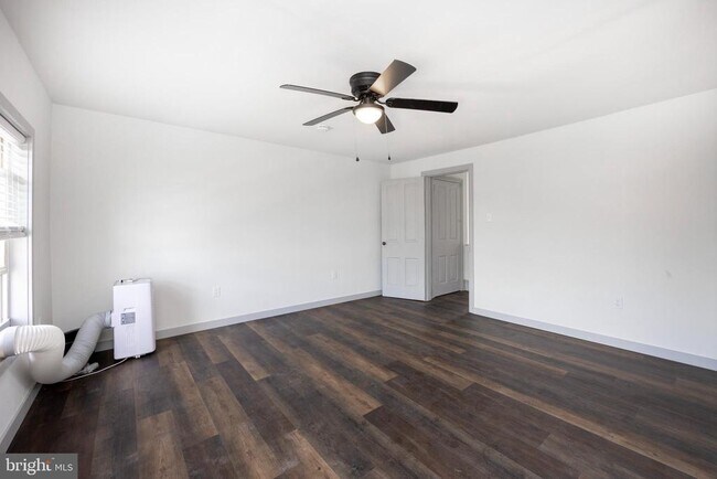 Building Photo - 58 E 4th St