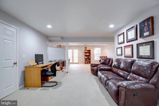 Building Photo - 7536 San Diego Ct