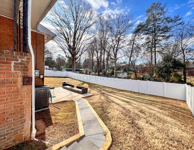 Building Photo - 830 Delmonte Dr NW