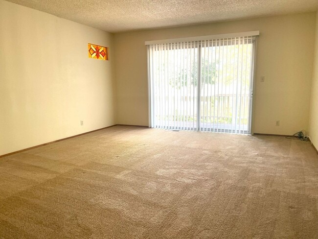 Building Photo - Golf course 3/2 home in Lake Wildwood, Pen...