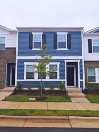 Building Photo - 2062 Gln Xing Dr