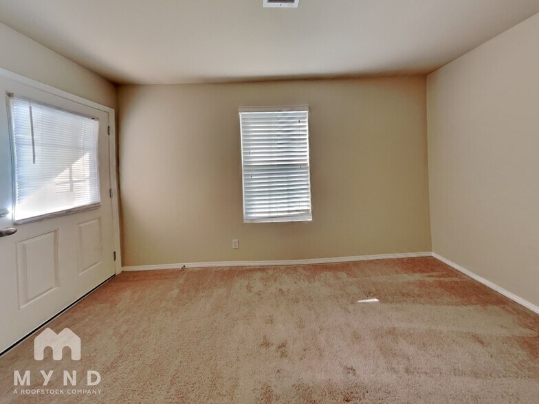 Building Photo - 5606 N 35th St