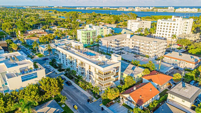 Building Photo - 117 Lake Ave