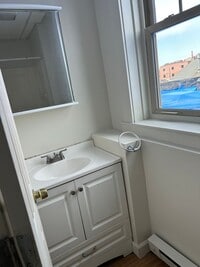 Building Photo - 445 Meadow St