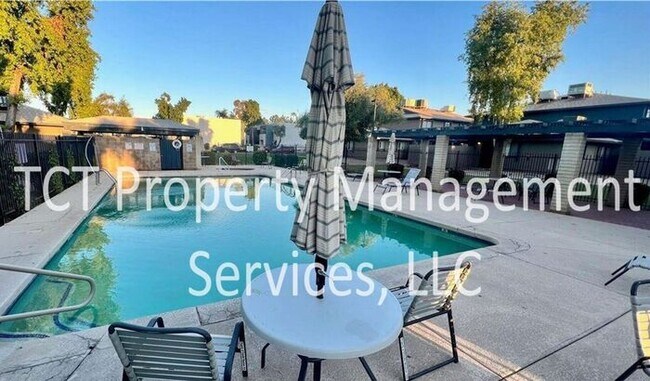 Building Photo - Updated Townhome in the heart of Chandler