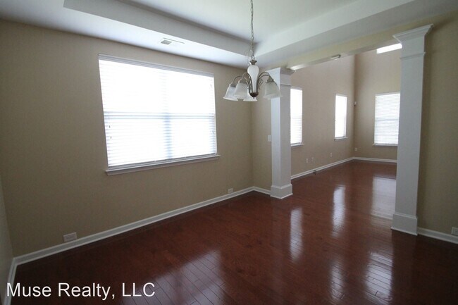 Building Photo - 7 br, 4 bath House - 695 Hicklin Drive