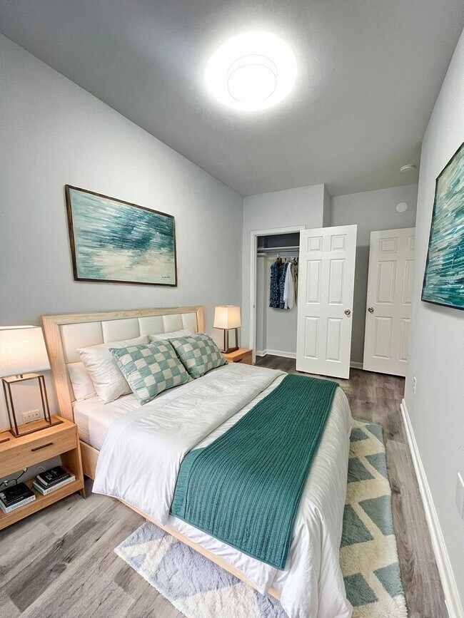 Building Photo - Remodeled Large 3bd/1 House with Rear yard!! Section 8 Welcome!!