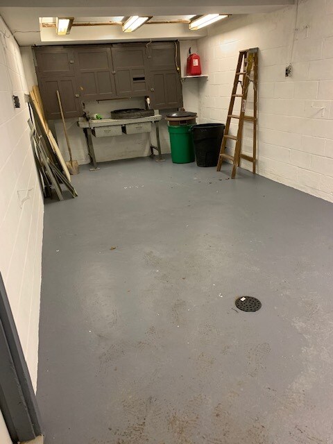garage - 109A Lucinda Dr