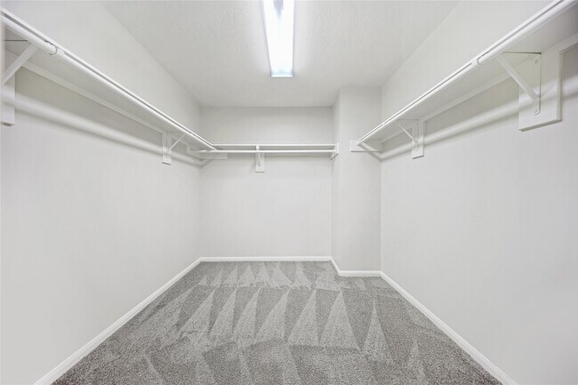 Building Photo - 1115 Eden Park Ln