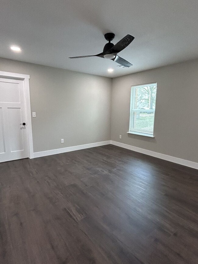 Building Photo - COMING SOON! Stunning 1BR/1BA House on Qui...