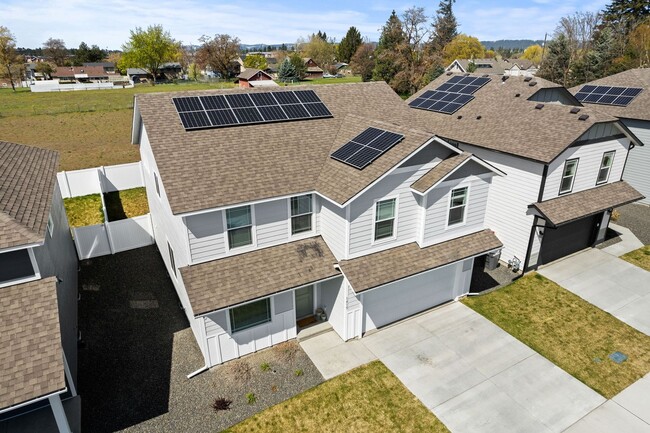 Building Photo - Stunning 3 Bed, 2.5 Bath Home in Spokane V...
